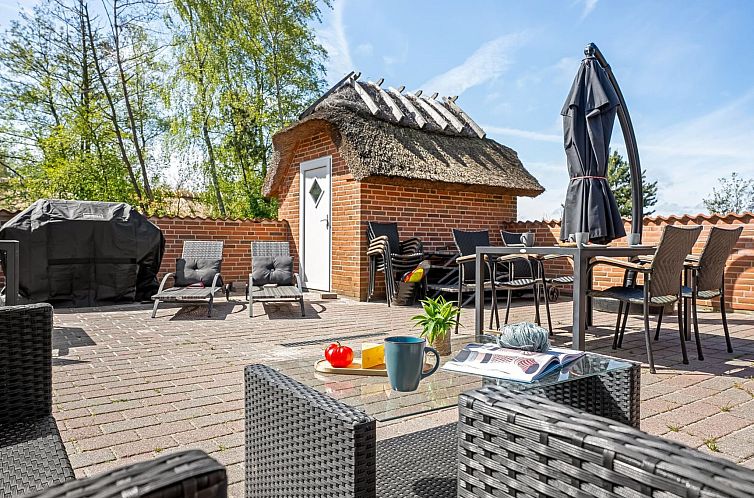 Vakantiehuis "Krok" - 1.2km from the sea