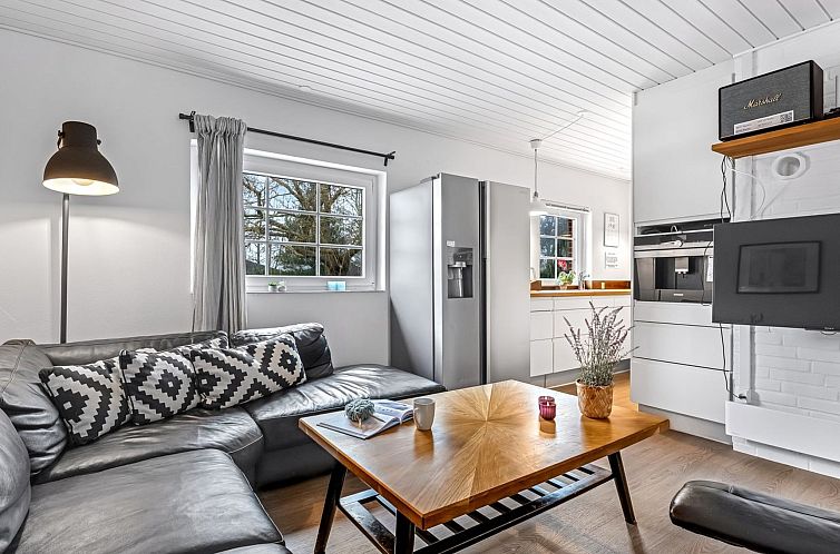 Vakantiehuis "Rajka" - 800m from the sea