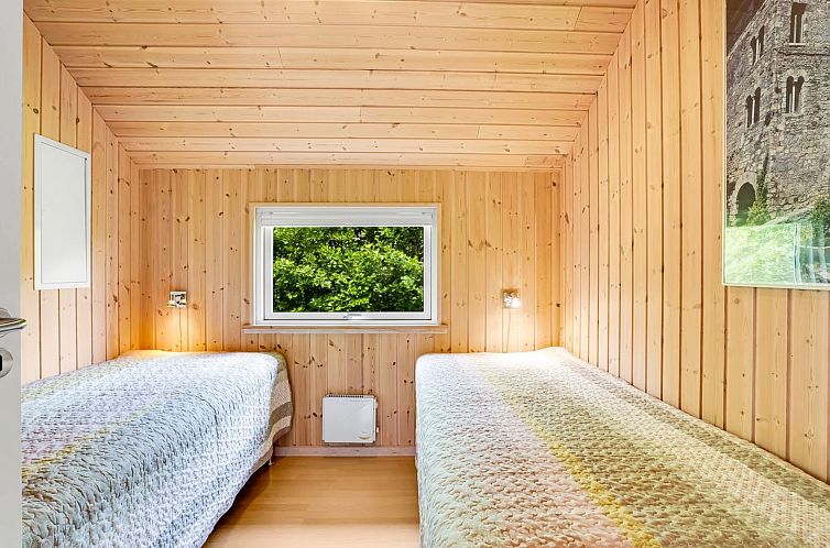 Vakantiehuis "Gudlaug" - 1km from the sea