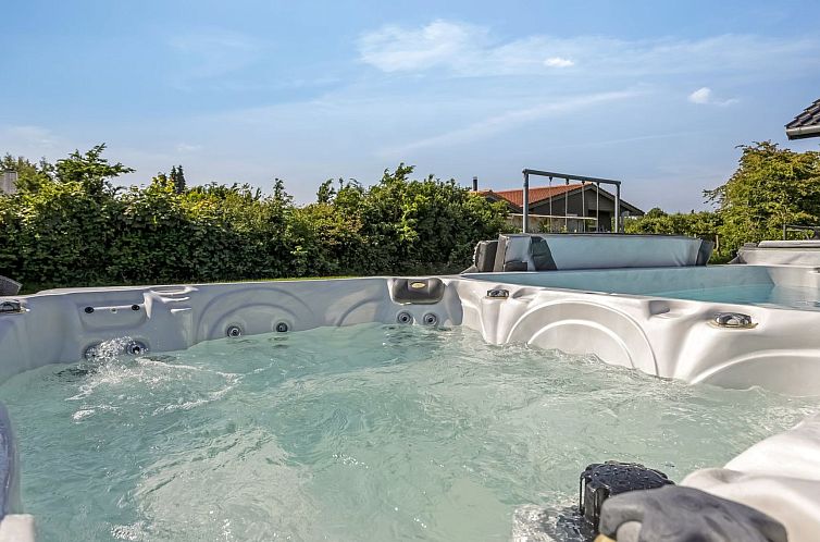 Vakantiehuis "Bernadine" - 500m from the sea