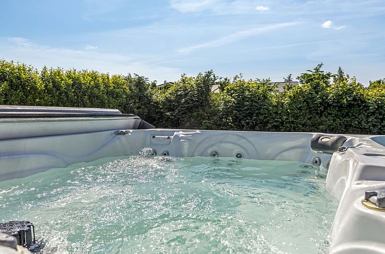 Vakantiehuis "Bernadine" - 500m from the sea