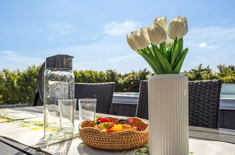 Vakantiehuis "Bernadine" - 500m from the sea