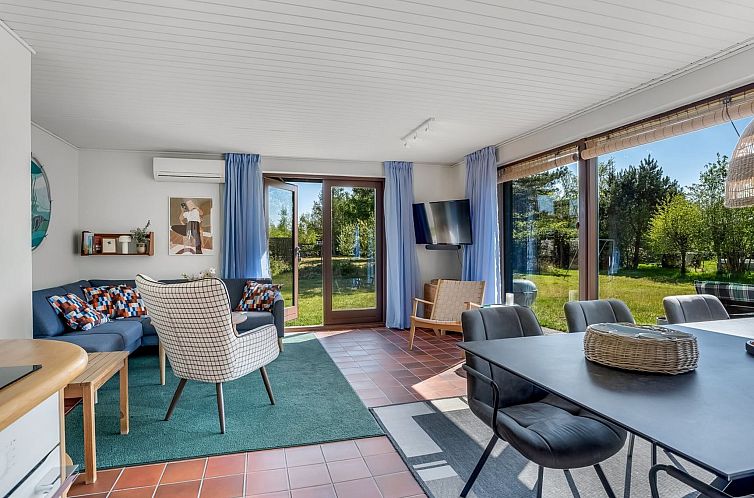 Vakantiehuis "Tjerk" - 900m from the sea
