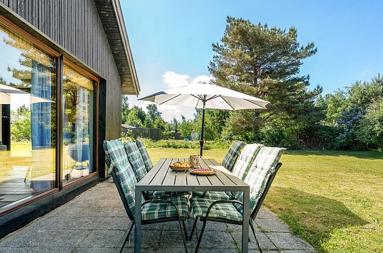 Vakantiehuis "Tjerk" - 900m from the sea