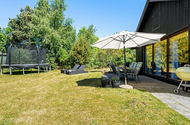 Vakantiehuis "Tjerk" - 900m from the sea