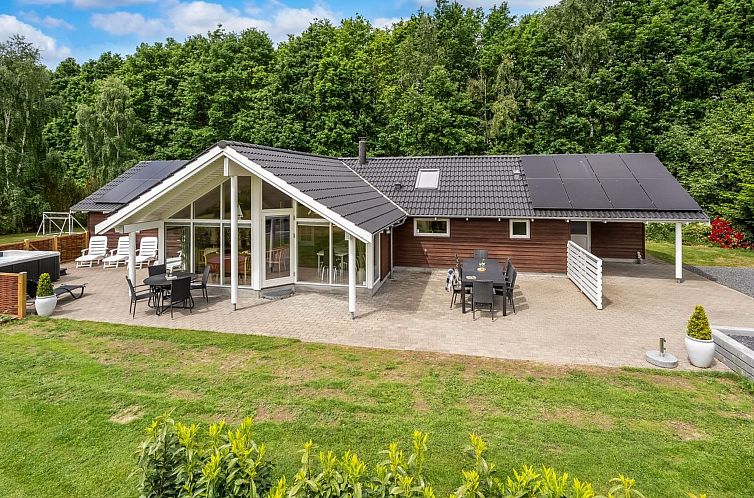 Vakantiehuis "Tialda" - 1.3km from the sea