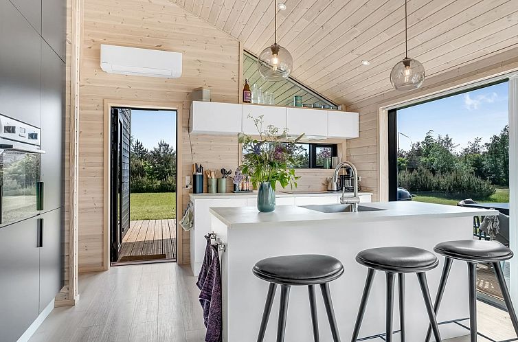 Vakantiehuis "Edite" - 900m from the sea