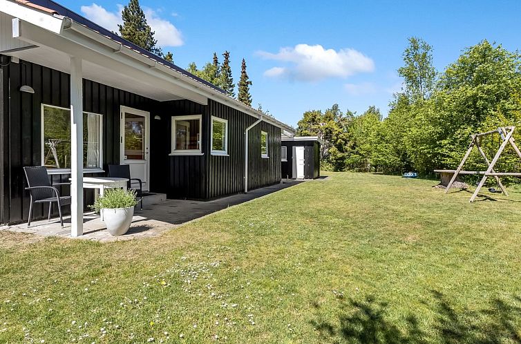 Vakantiehuis "Rustam" - 600m from the sea