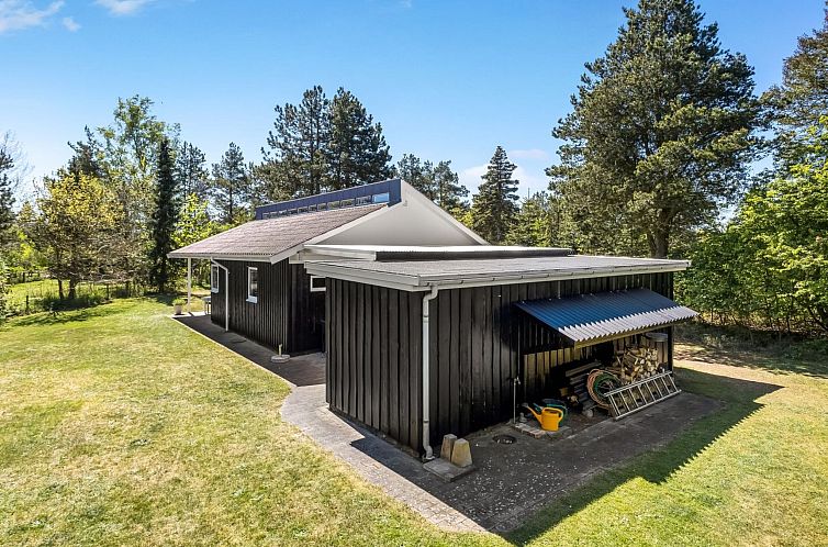 Vakantiehuis "Rustam" - 600m from the sea