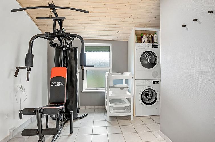 Vakantiehuis "Helena" - 700m from the sea