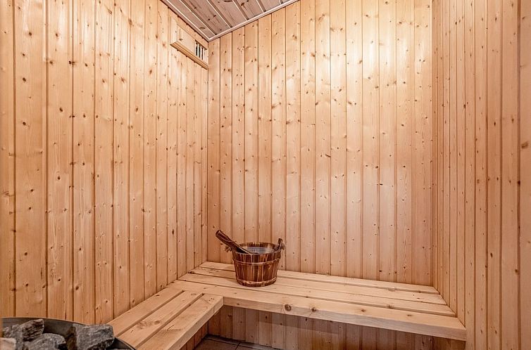 Vakantiehuis "Helena" - 700m from the sea