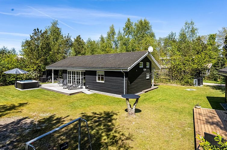 Vakantiehuis "Marlena" - 1.1km from the sea