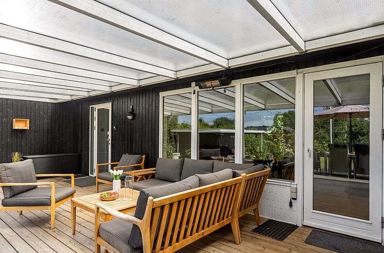 Vakantiehuis "Runhild" - 450m from the sea