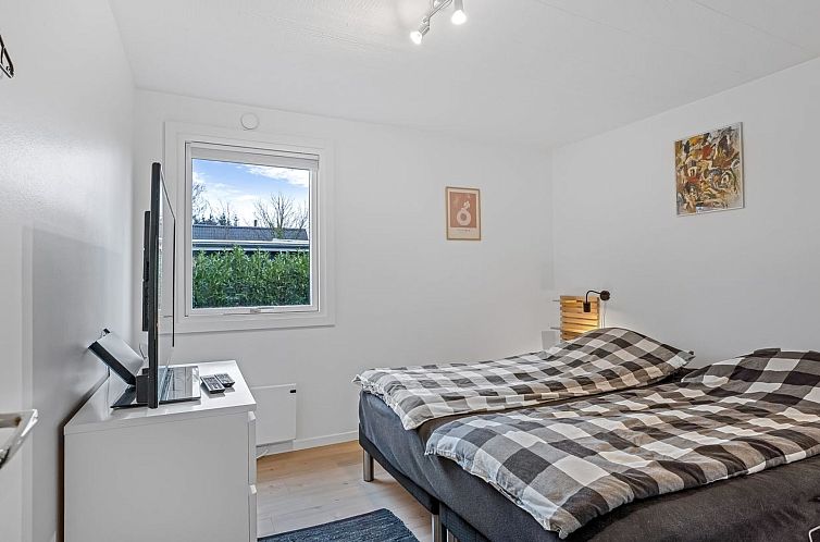 Vakantiehuis "Runhild" - 450m from the sea