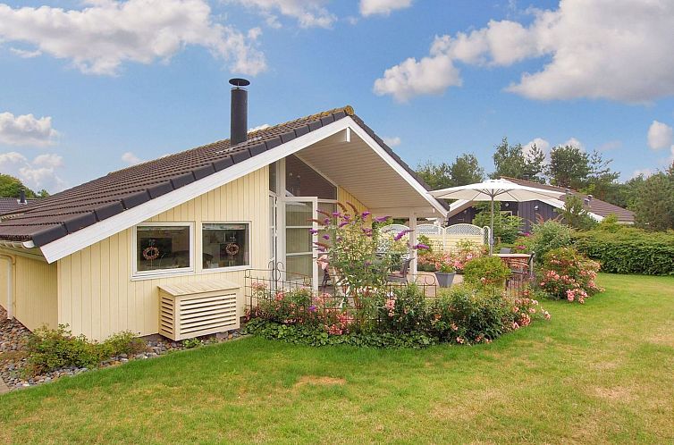 Vakantiehuis "Lilia" - 900m from the sea