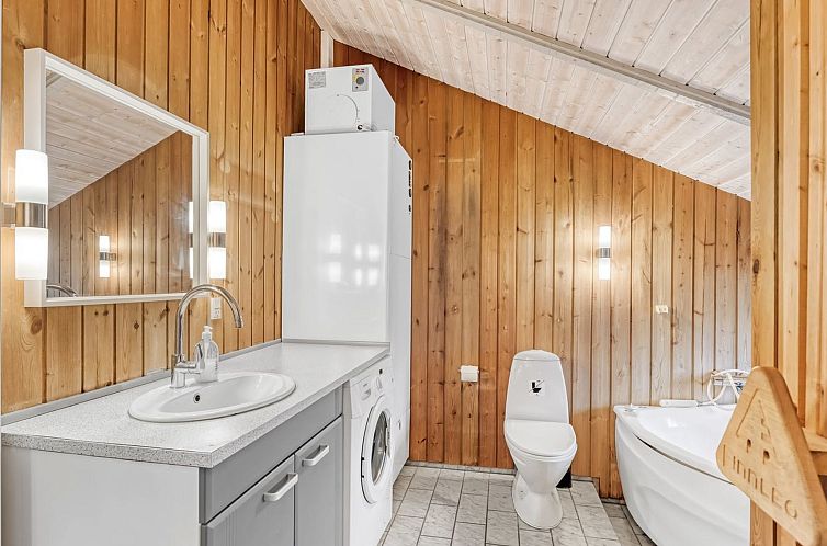 Vakantiehuis "Bjarka" - 700m from the sea