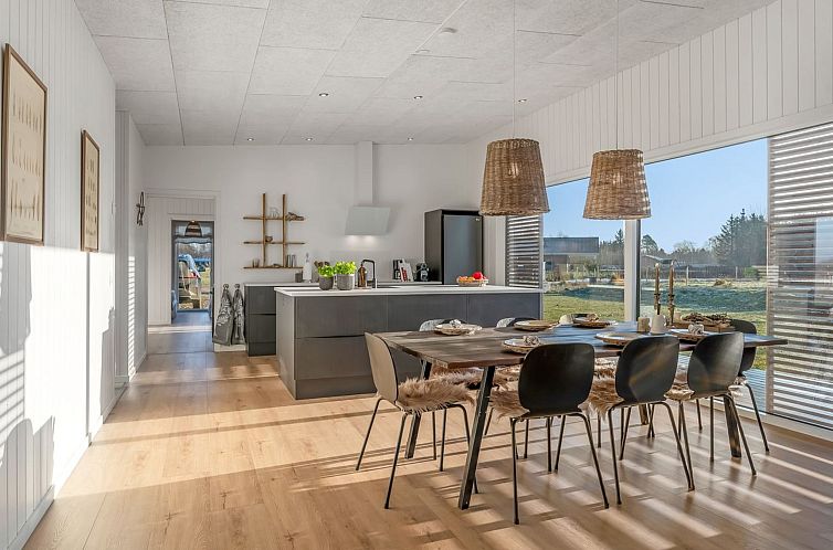 Vakantiehuis "Vanna" - 1.2km from the sea