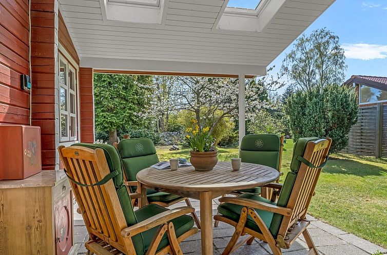 Vakantiehuis "Berit" - 700m from the sea