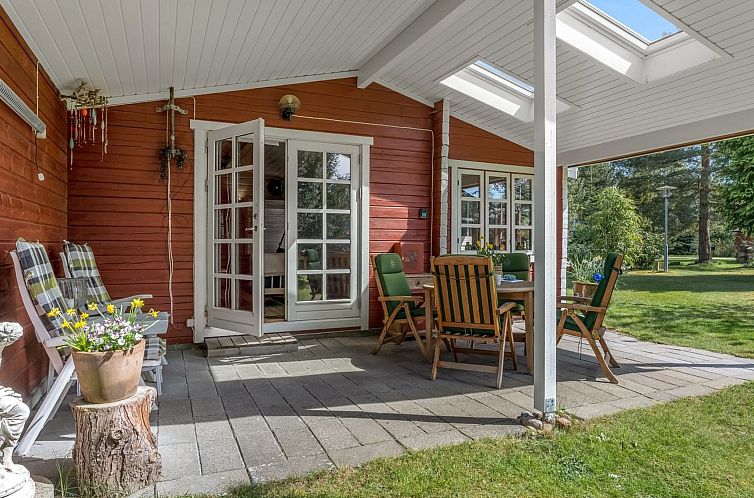 Vakantiehuis "Berit" - 700m from the sea