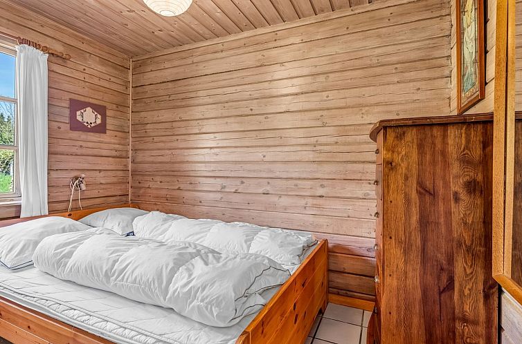 Vakantiehuis "Berit" - 700m from the sea