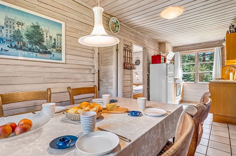 Vakantiehuis "Berit" - 700m from the sea