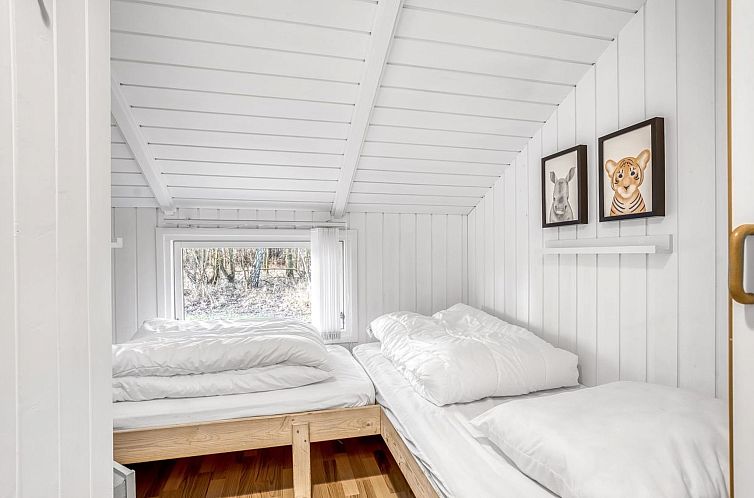 Vakantiehuis "Bjart" - 1.5km from the sea