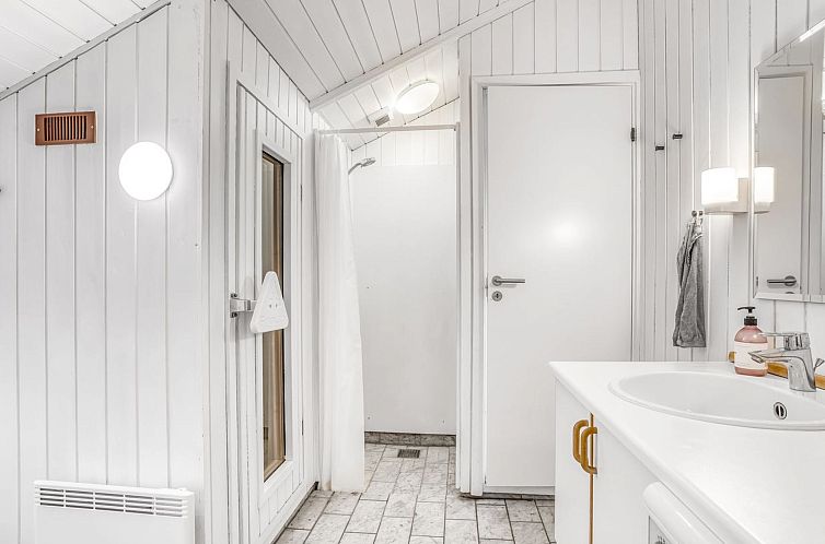 Vakantiehuis "Bjart" - 1.5km from the sea
