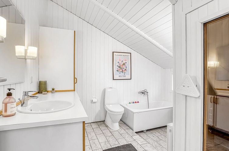 Vakantiehuis "Bjart" - 1.5km from the sea