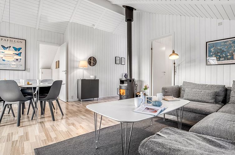 Vakantiehuis "Bjart" - 1.5km from the sea