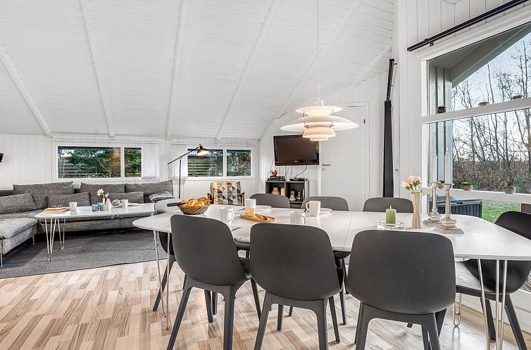 Vakantiehuis "Bjart" - 1.5km from the sea