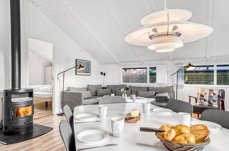 Vakantiehuis "Bjart" - 1.5km from the sea