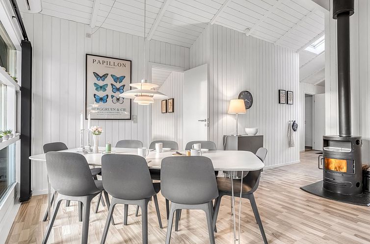 Vakantiehuis "Bjart" - 1.5km from the sea