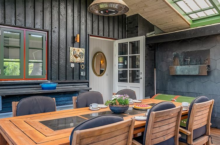 Vakantiehuis "Eljena" - 550m from the sea