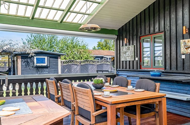 Vakantiehuis "Eljena" - 550m from the sea