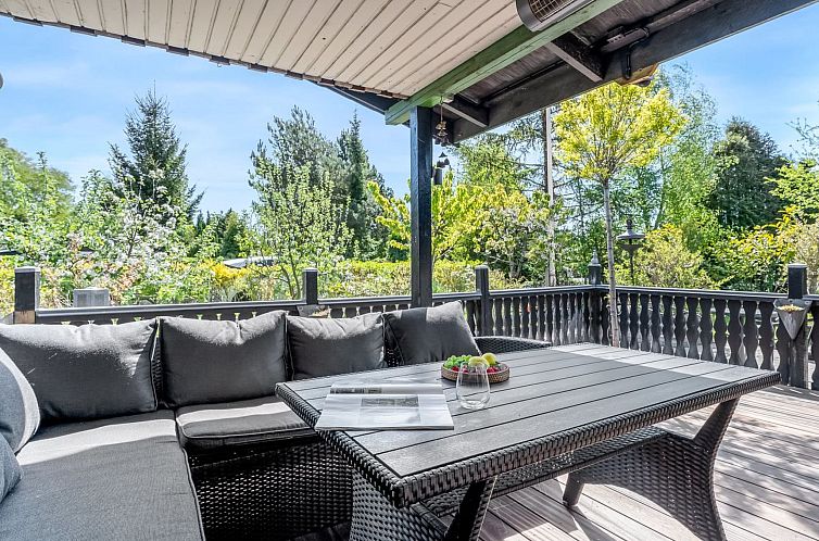 Vakantiehuis "Eljena" - 550m from the sea