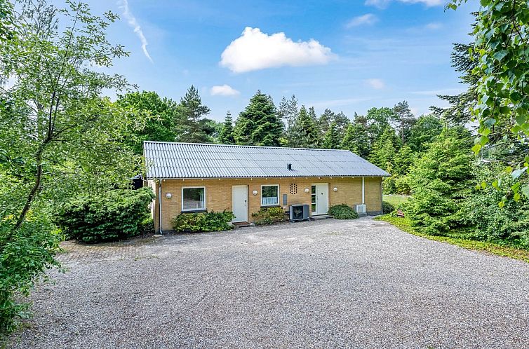 Vakantiehuis "Eljena" - 550m from the sea