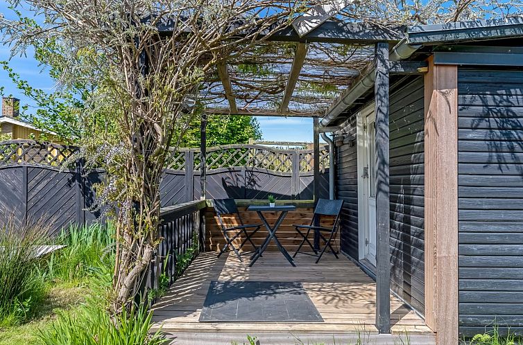 Vakantiehuis "Eljena" - 550m from the sea