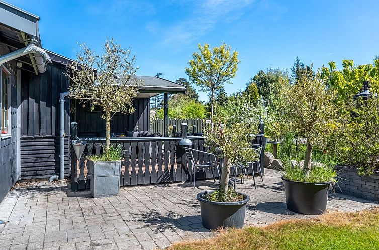 Vakantiehuis "Eljena" - 550m from the sea