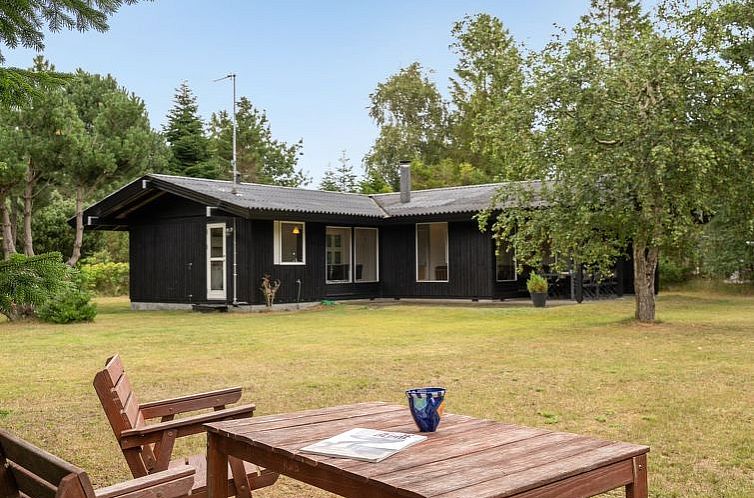 Vakantiehuis "Elja" - 750m from the sea