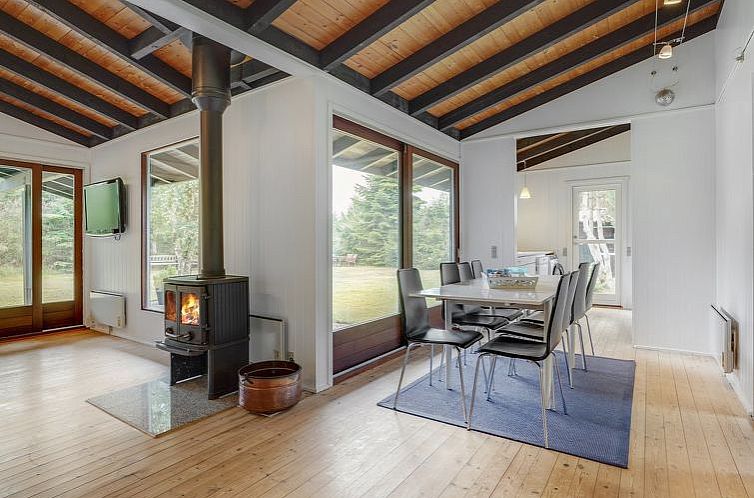 Vakantiehuis "Elja" - 750m from the sea