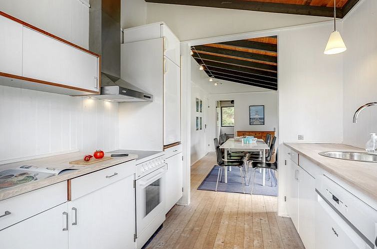 Vakantiehuis "Elja" - 750m from the sea