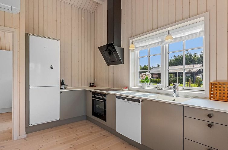Vakantiehuis "Hellevi" - 900m from the sea