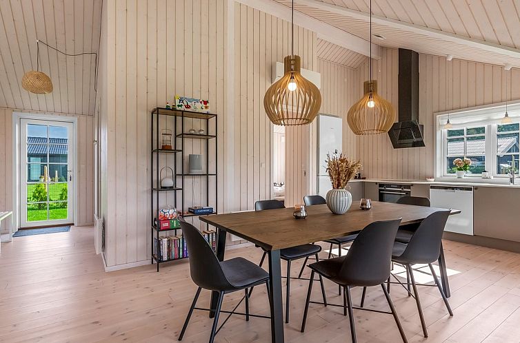 Vakantiehuis "Hellevi" - 900m from the sea