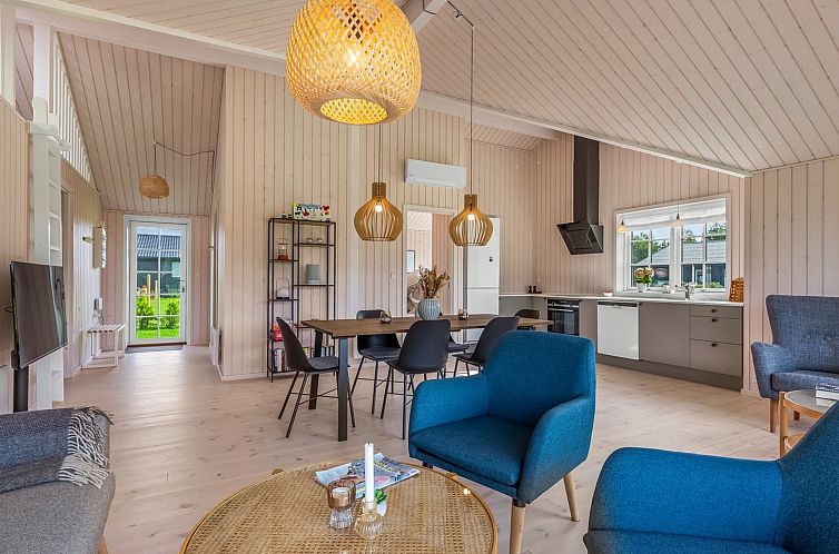 Vakantiehuis "Hellevi" - 900m from the sea