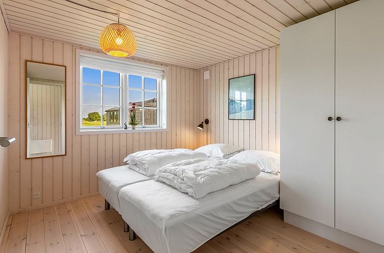 Vakantiehuis "Hellevi" - 900m from the sea