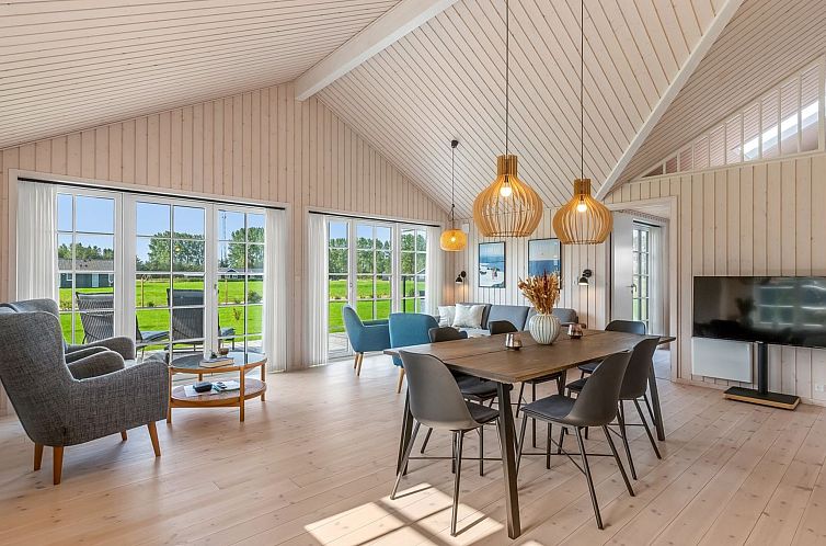 Vakantiehuis "Hellevi" - 900m from the sea