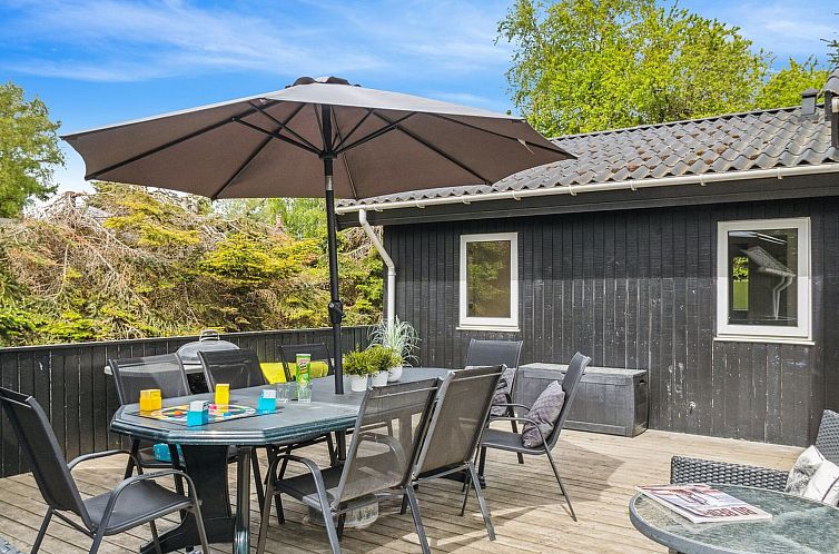 Vakantiehuis "Hallveig" - 1.1km from the sea