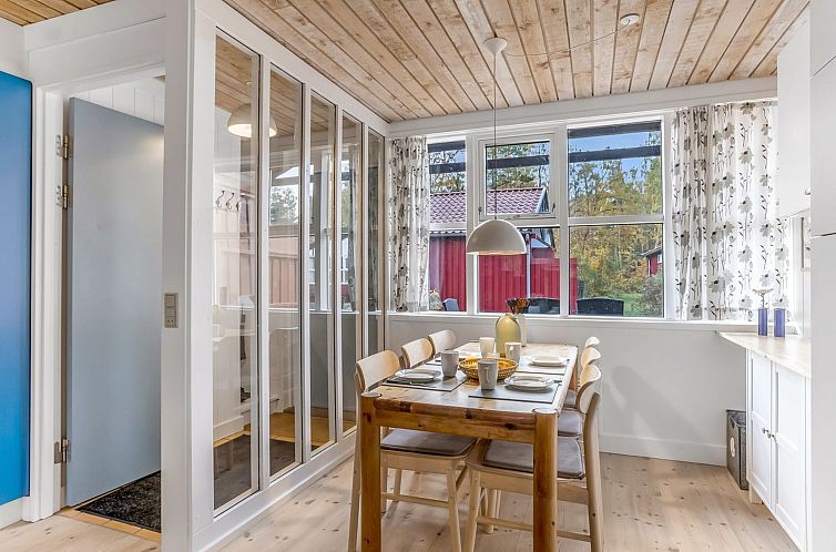 Vakantiehuis "Hallveig" - 1.1km from the sea