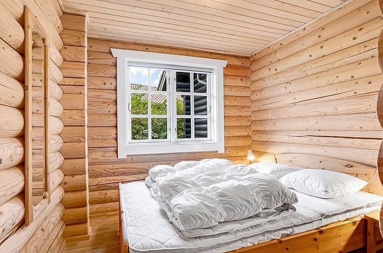 Vakantiehuis "Ronia" - 900m from the sea