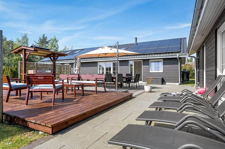 Vakantiehuis "Ronia" - 900m from the sea